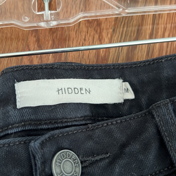 HIDDEN BLACK BERMUDA SHORTS - Picture 3 of 6